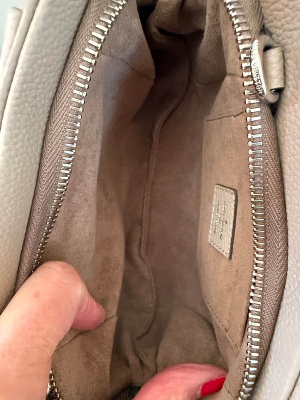Louis Vuitton Scala Mini Pouch in Taupe Mahina Leather with Strap - Brand New - Picture 5 of 6